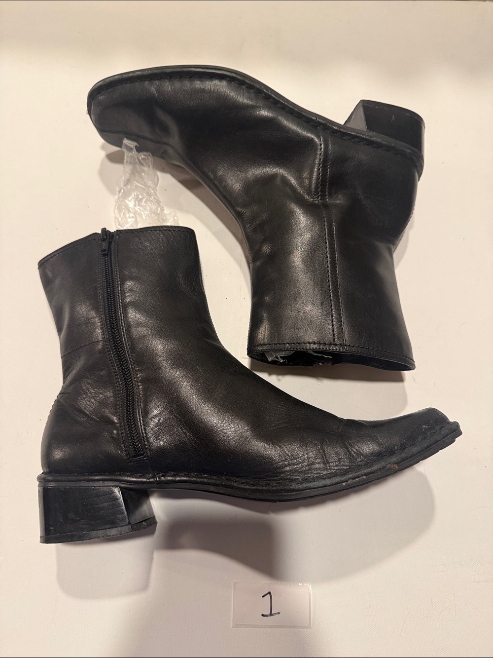 Bandolino Vintage Black Leather Ankle Zip Boots - Picture 3 of 4